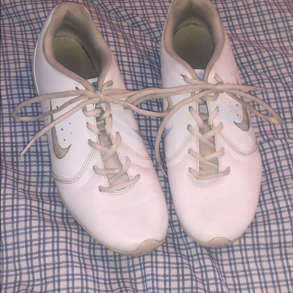 NIKE Sideline III White Cheer Shoes Size 8.5